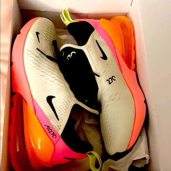 Nike Shoes - Women’s Nike Air Max 270